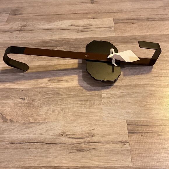 Metal Wreath Hanger   - Picture 4 of 6